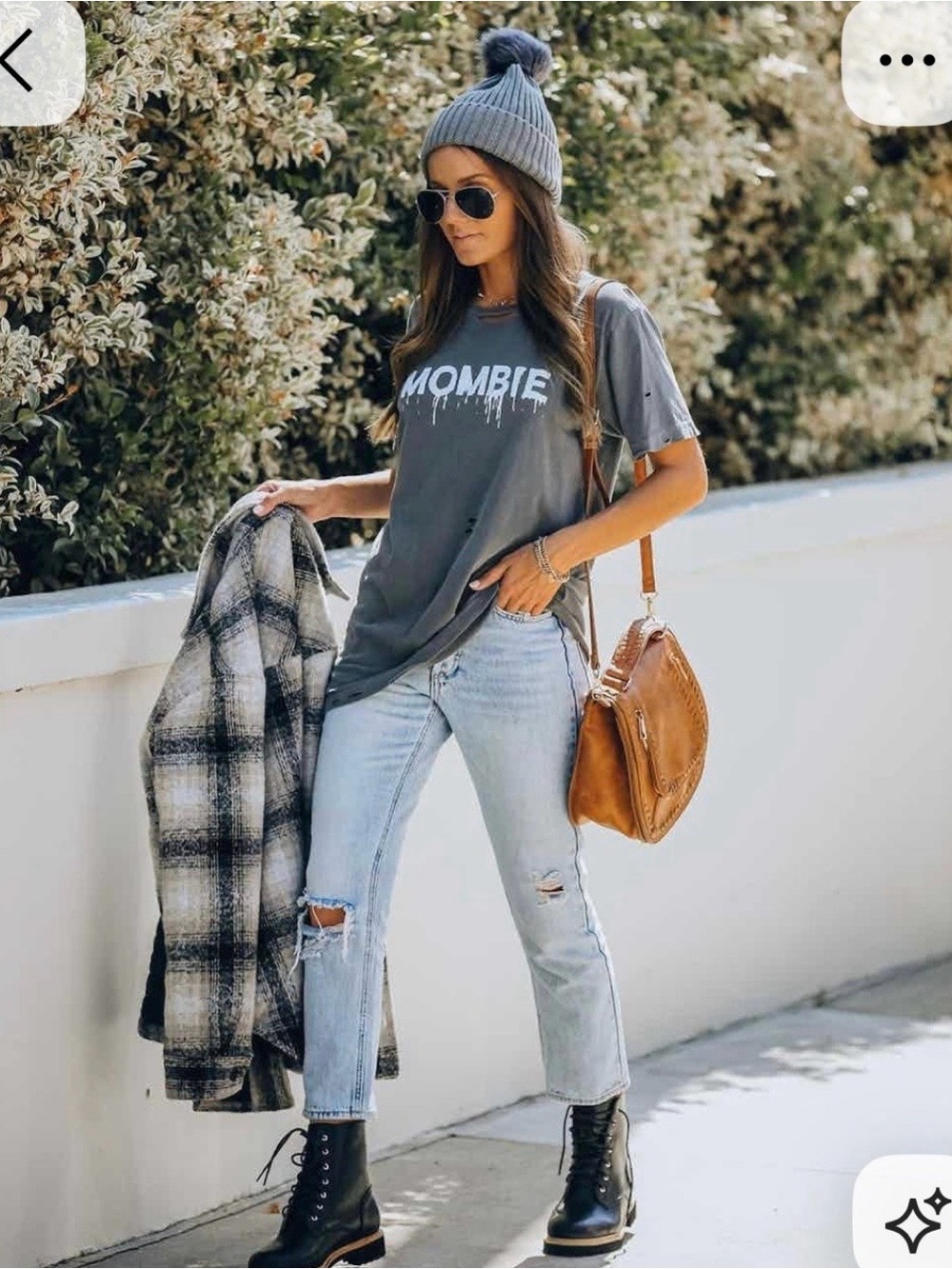 VICI COLLECTION MOMBIE DISTRESSED GRAPHIC TEE